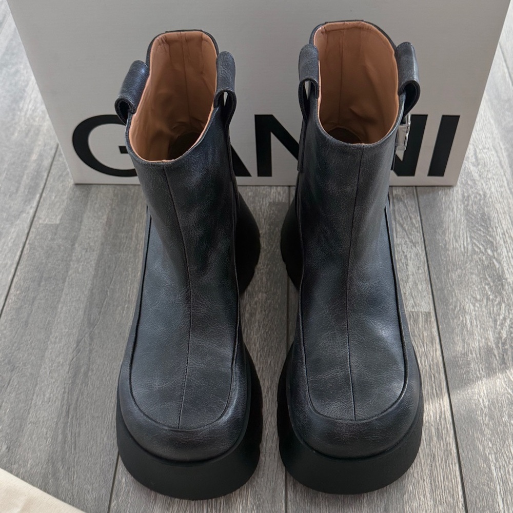 New in Box Size 39 Women’s Ganni
Kat Low Vintage Ankle Boots - Picture 7 of 17